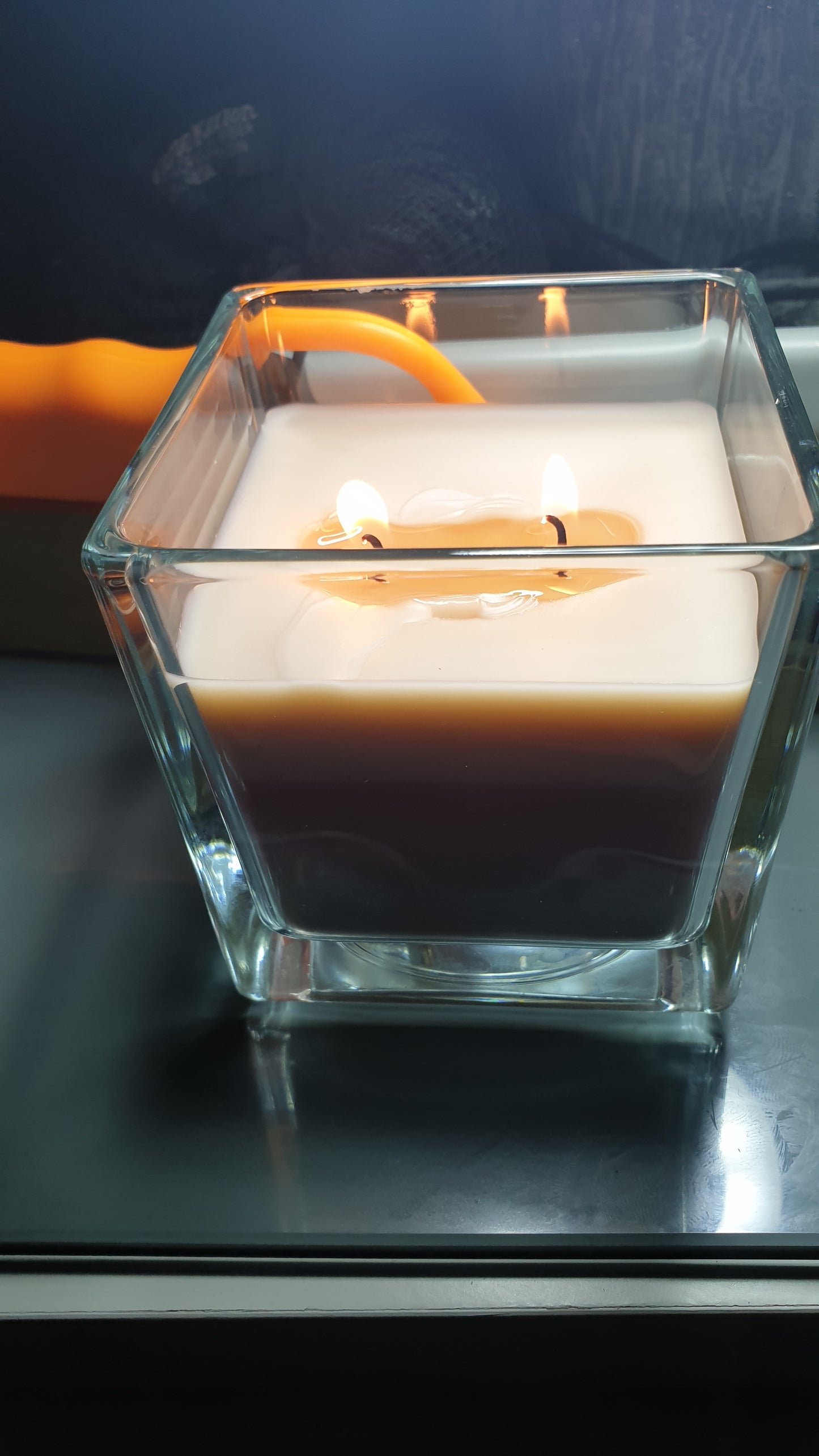 AURA APPLE AND CINNAMON SCENTED CANDLE
