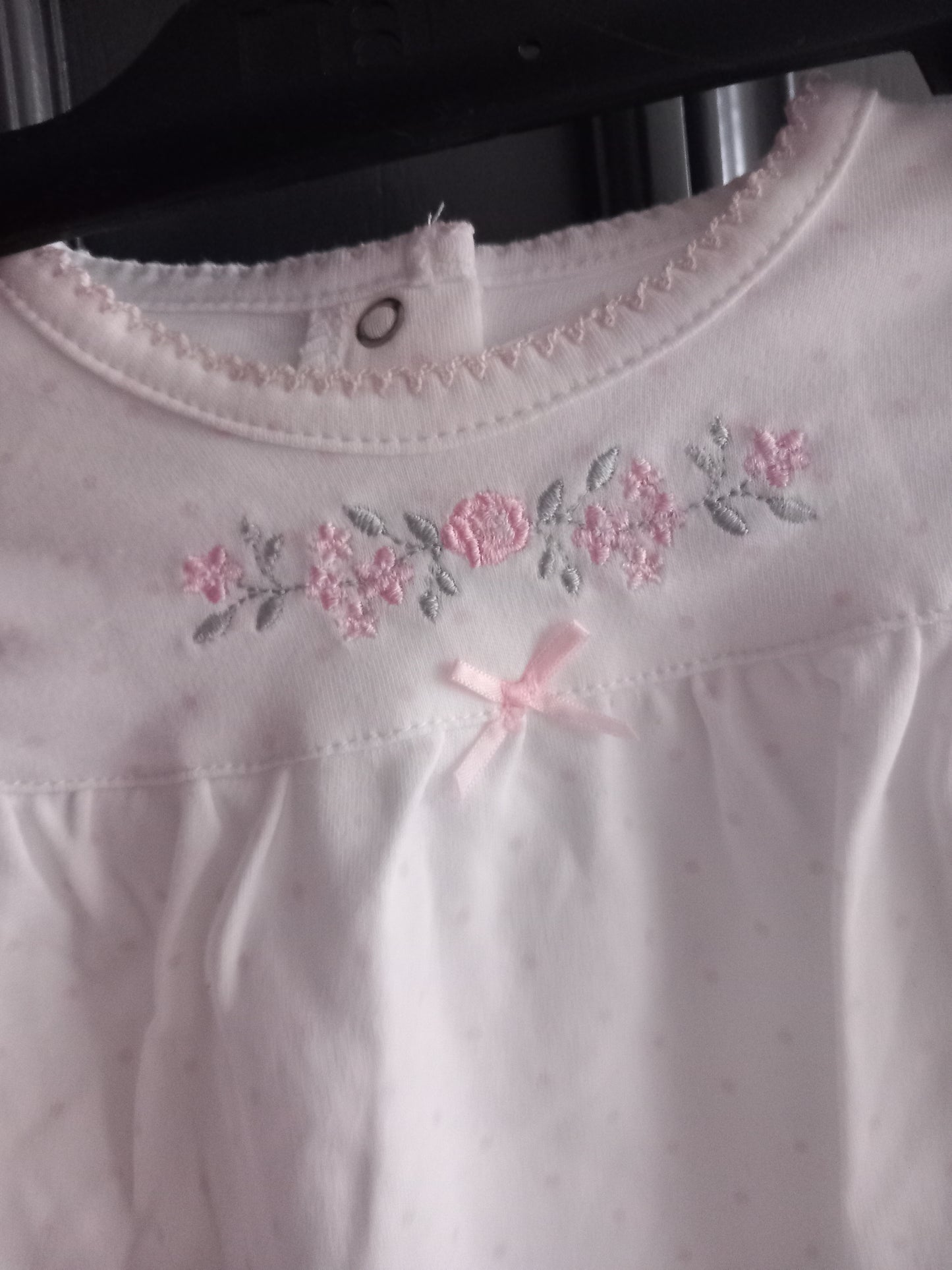 6 MTHS BABY 2 PIECE CREAM EMBROIDERED TOP AND SHORTS