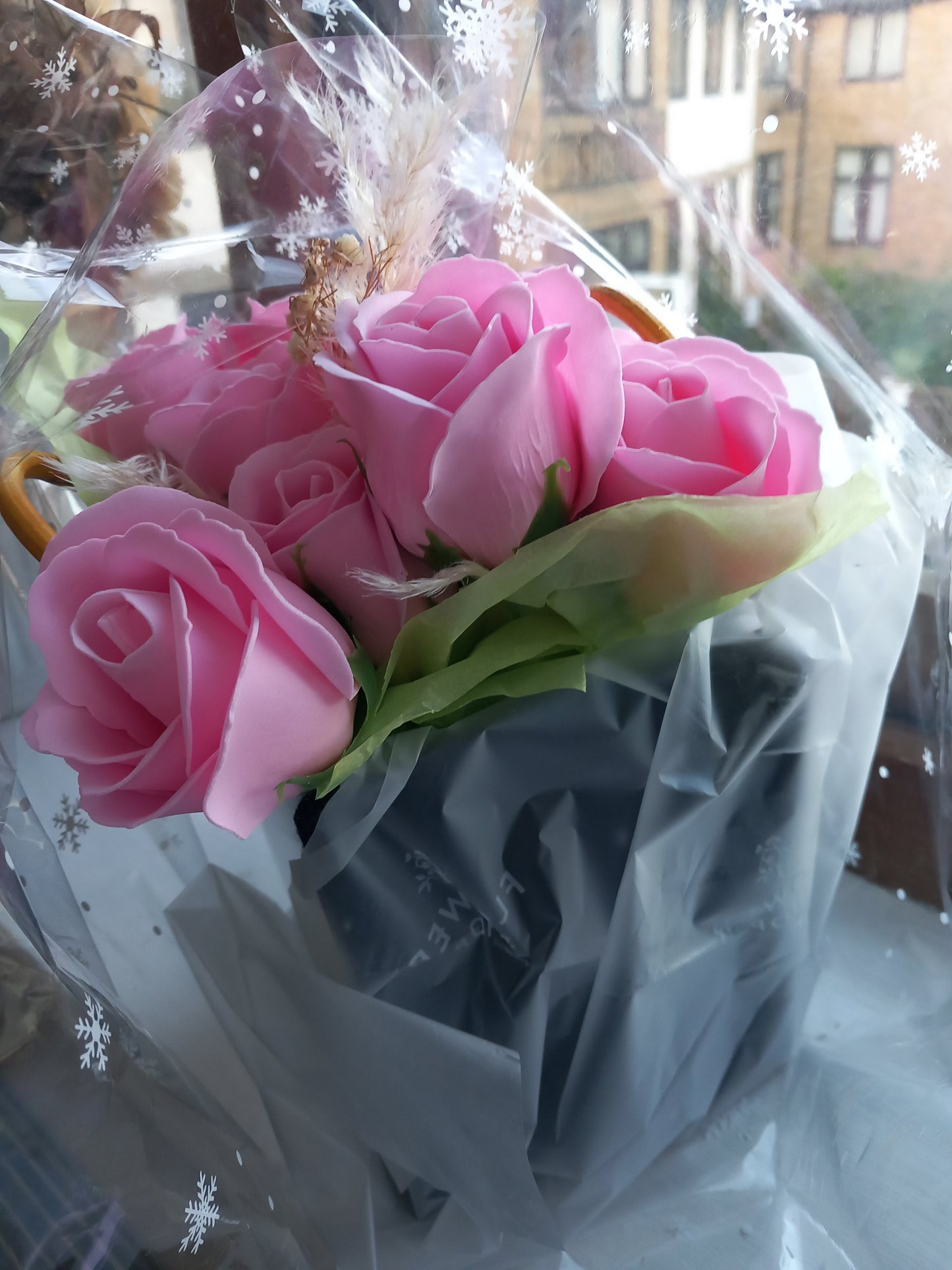 BLACK JUTE BAG PINK SOAP ROSES