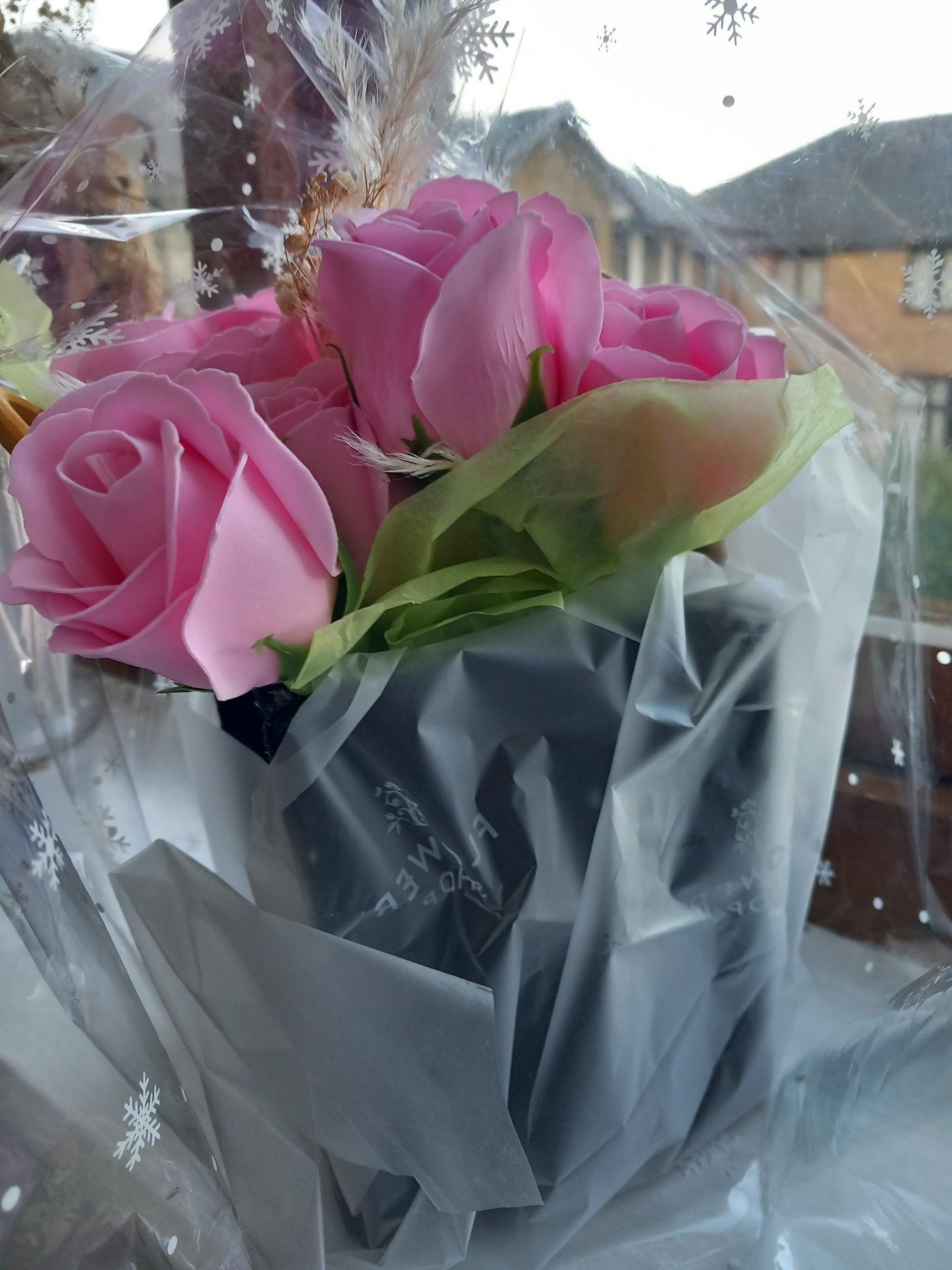 BLACK JUTE BAG PINK SOAP ROSES