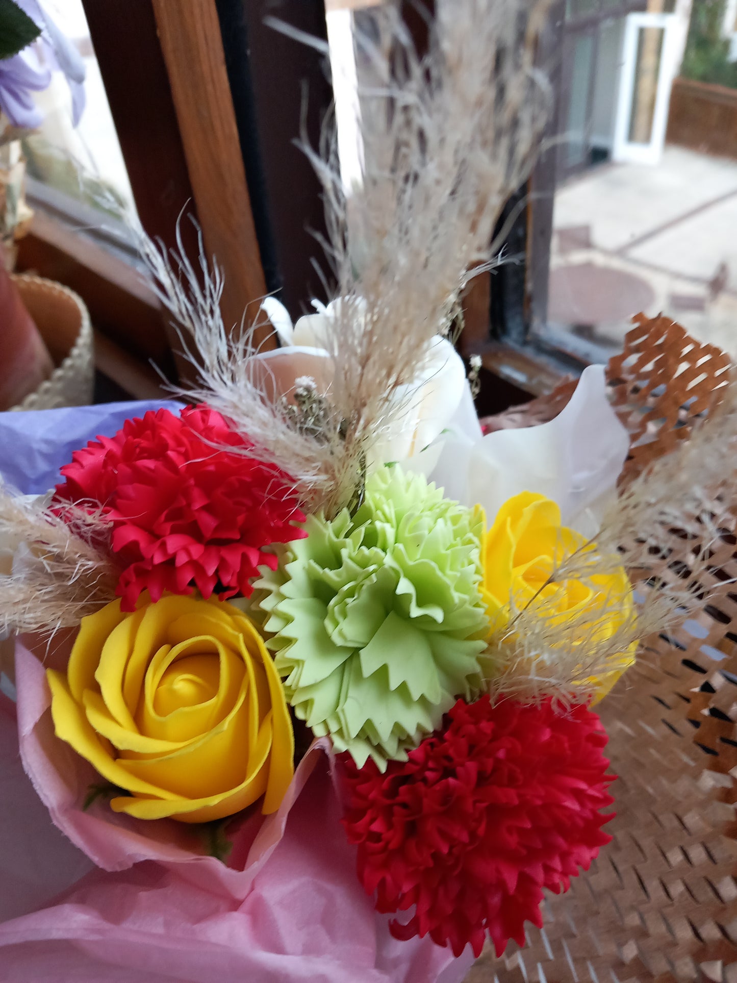 RED CARNATION MULTI COLOUR FLOWER SOAP MIXED ROSES IN GLASSWARE