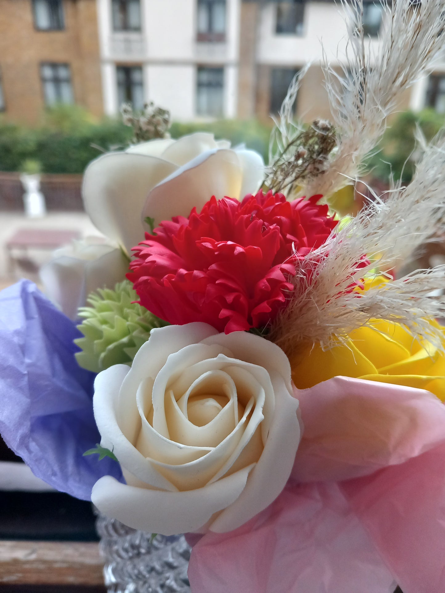 RED CARNATION MULTI COLOUR FLOWER SOAP MIXED ROSES IN GLASSWARE