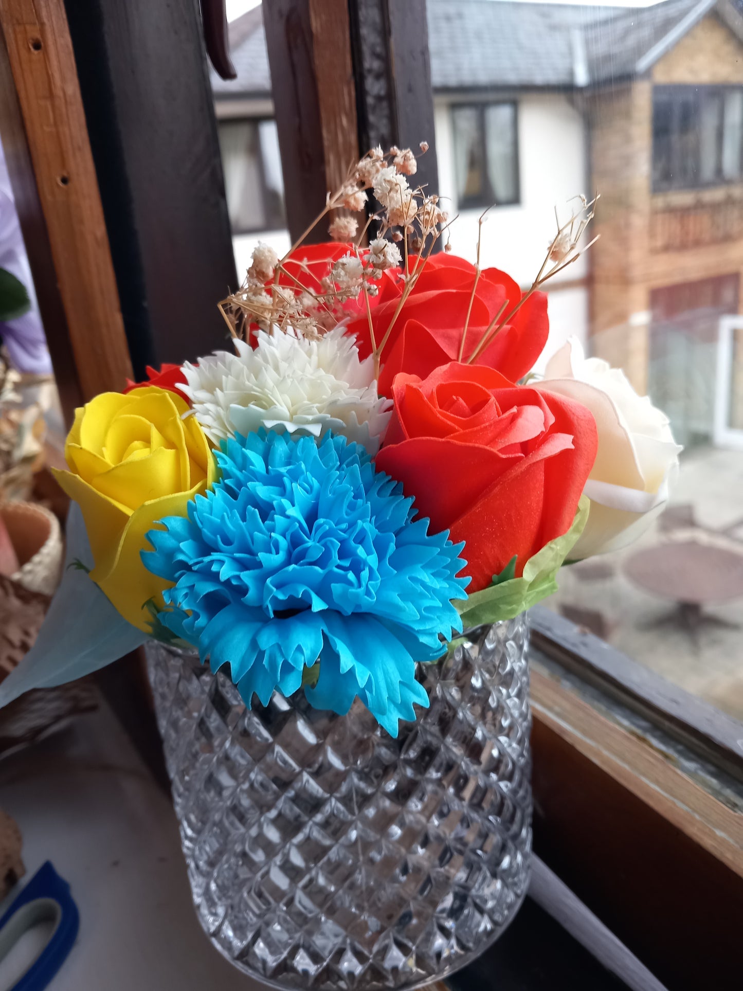 MY COLOUR CARNATIONS MULTI COLOUR FLOWER SOAP MIXED ROSES AND SUNSET ORANGE ROSE IN GLASSWARE