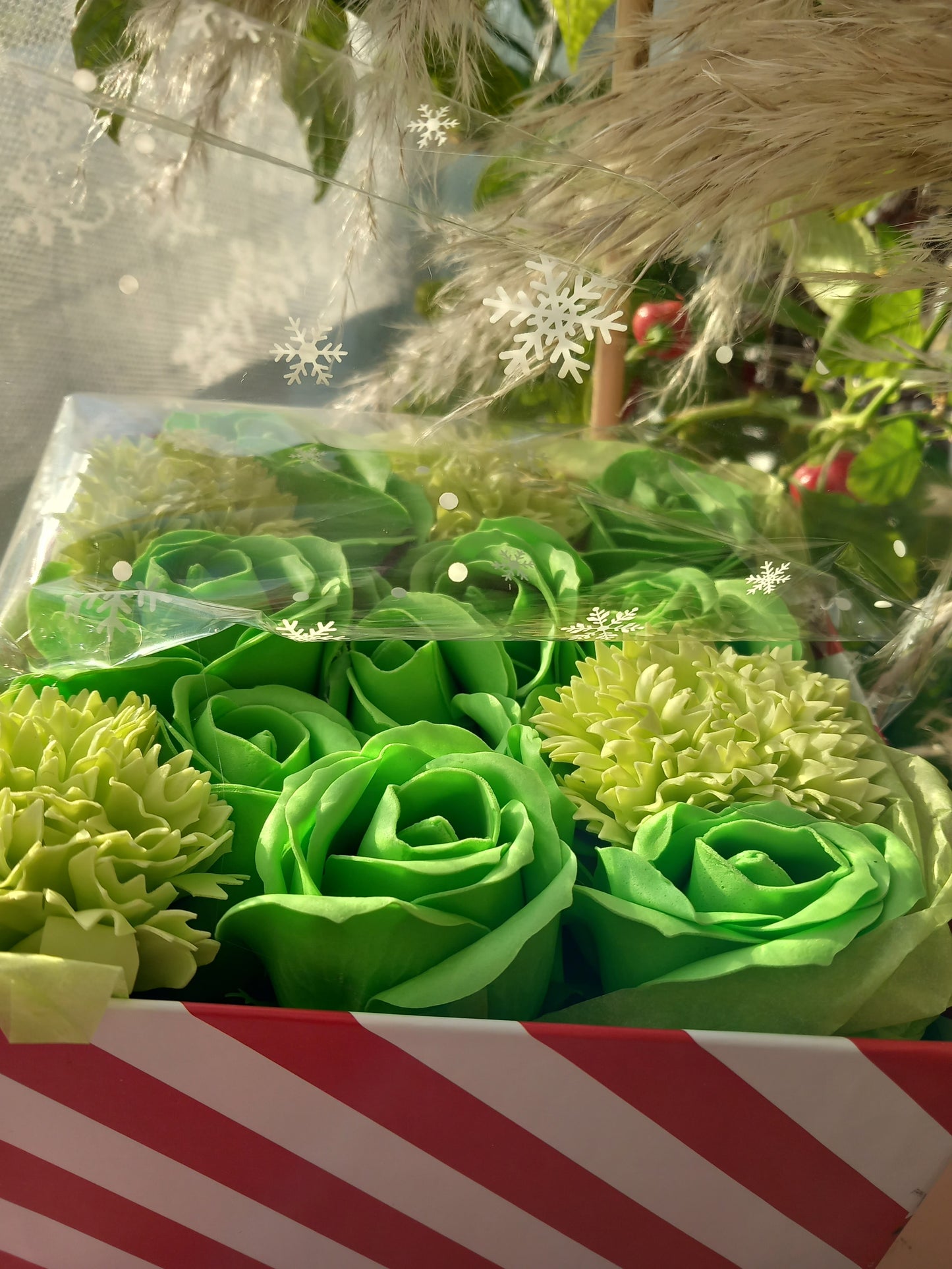 ALL SHADES GREEN ROSE HEADS  CARNATIONS FLOWER SOAP IN CANDY CANE COLOUR DISPLAY BOX