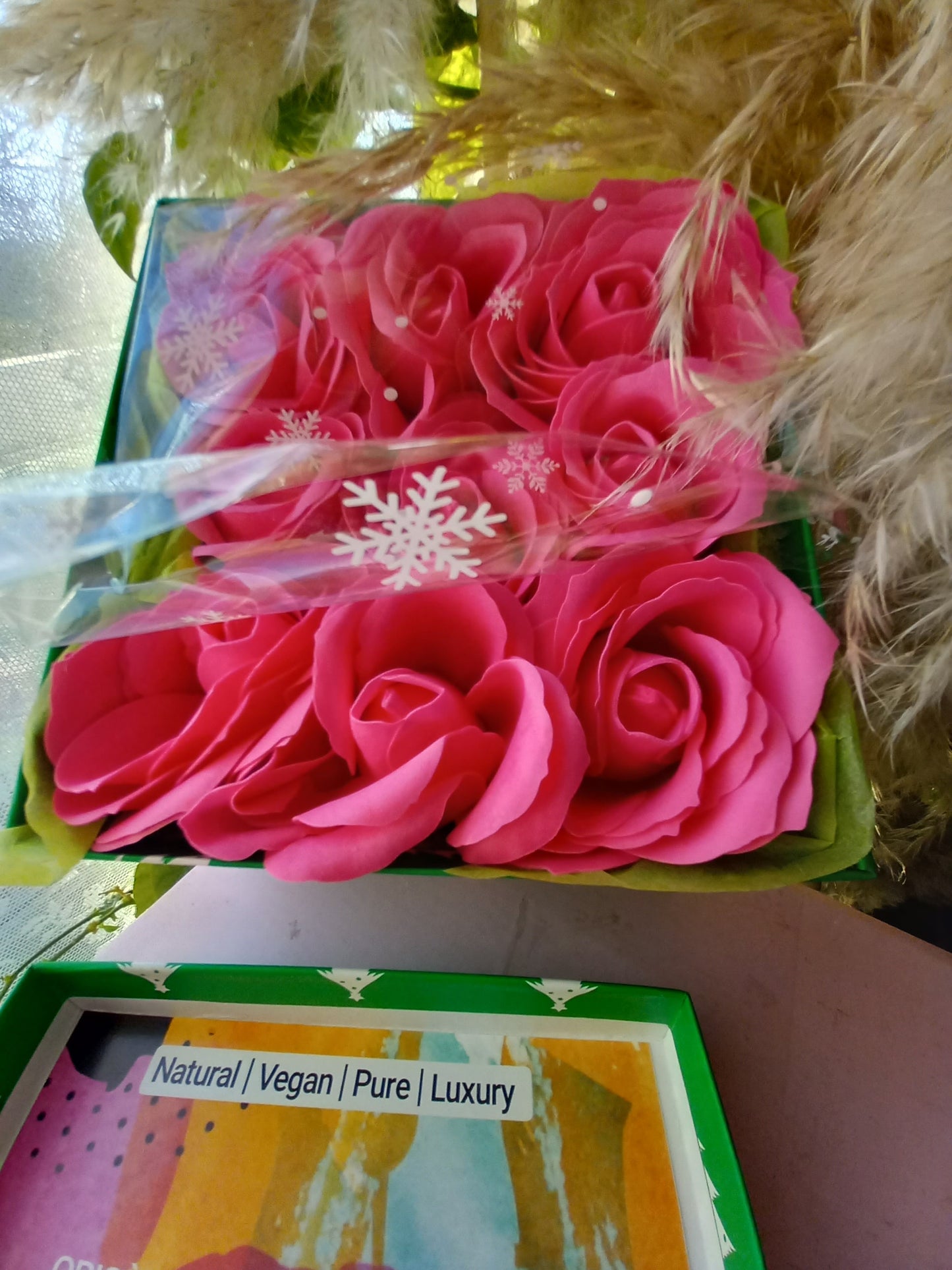 NO PRAMPRAS  LARGE PINK ROSE HEADS FLOWER SOAP IN GREEN DISPLAY BOX