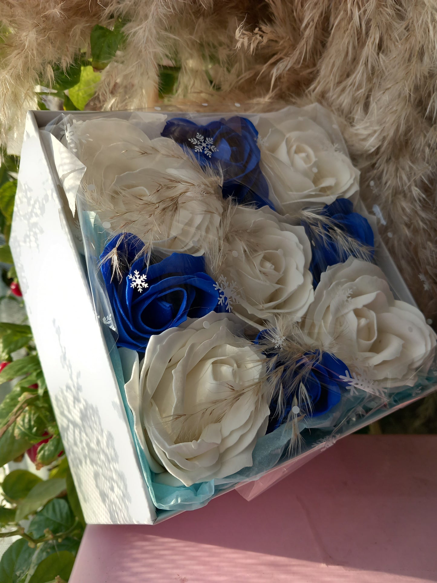 9 LARGE NAVY BLUE CREAM ROSE HEADS FLOWER SOAP IN WHITE DISPLAY BOX