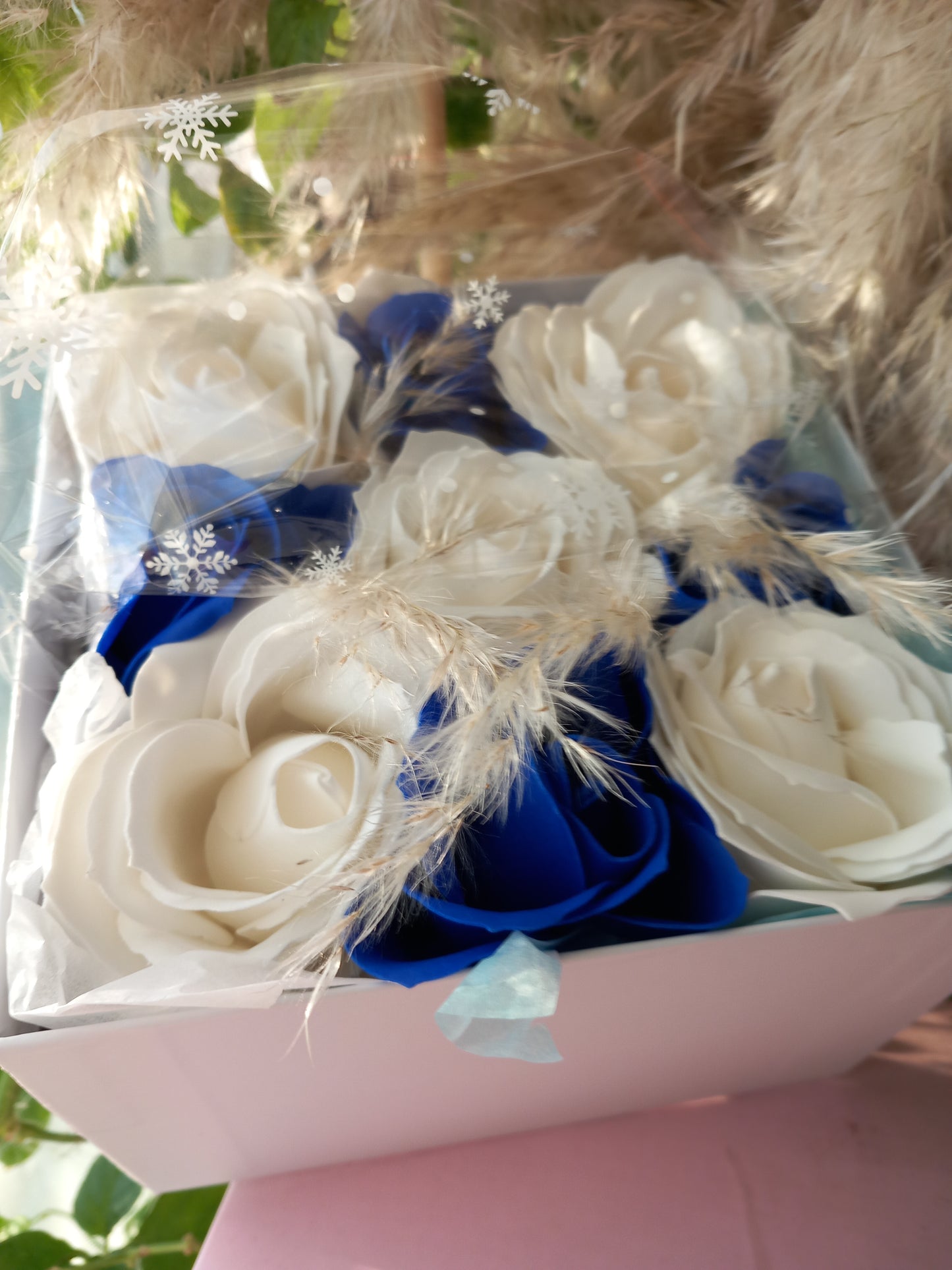 9 LARGE NAVY BLUE CREAM ROSE HEADS FLOWER SOAP IN WHITE DISPLAY BOX