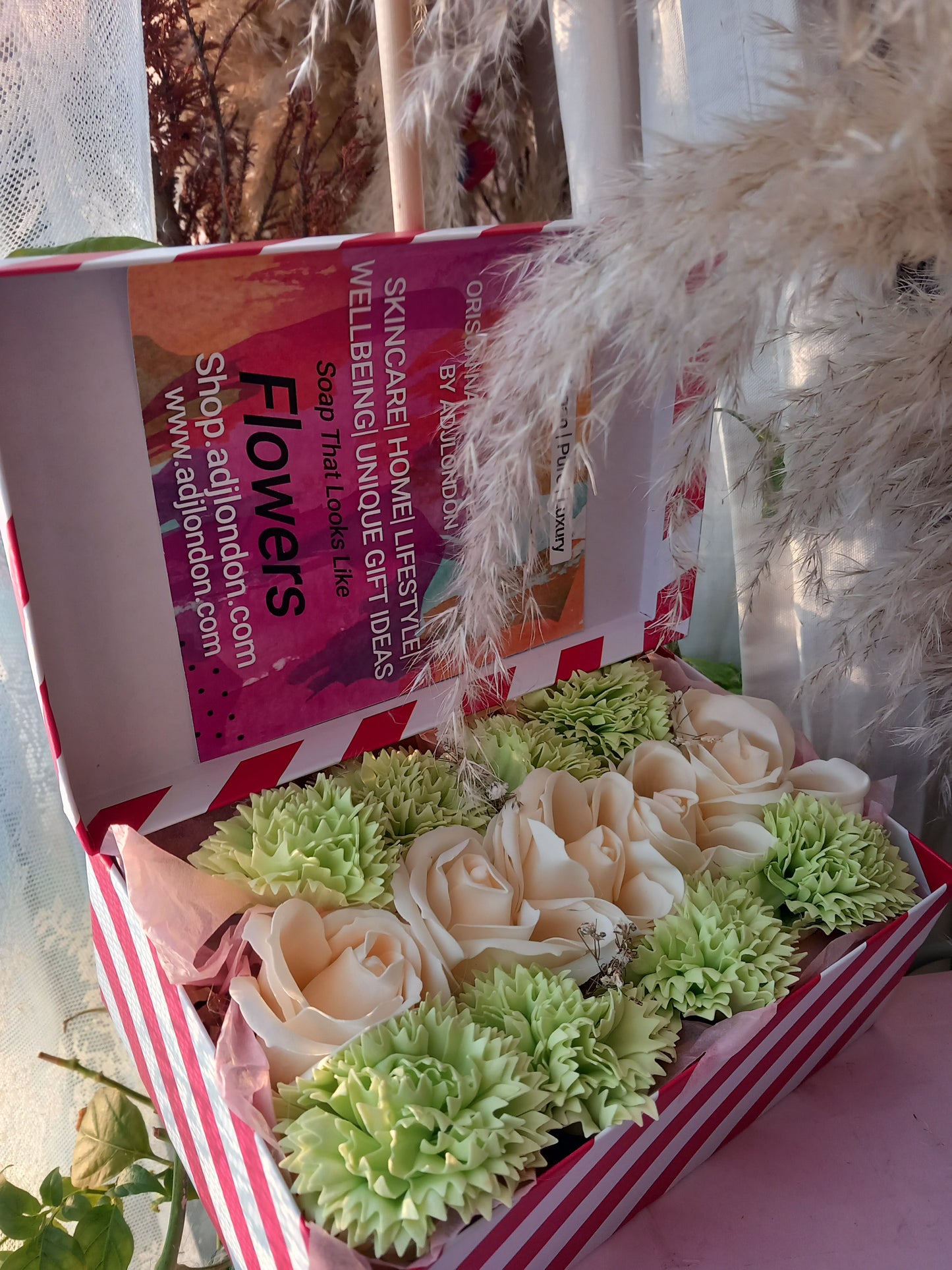 CREAM ROSE HEADS  CARNATION FLOWER SOAP IN WHITE DISPLAY BOX