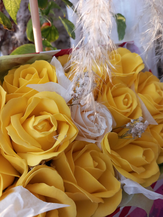 YAAA YELLOW CREAM ROSE HEADS FLOWER SOAP IN CANDY CANE DISPLAY BOX