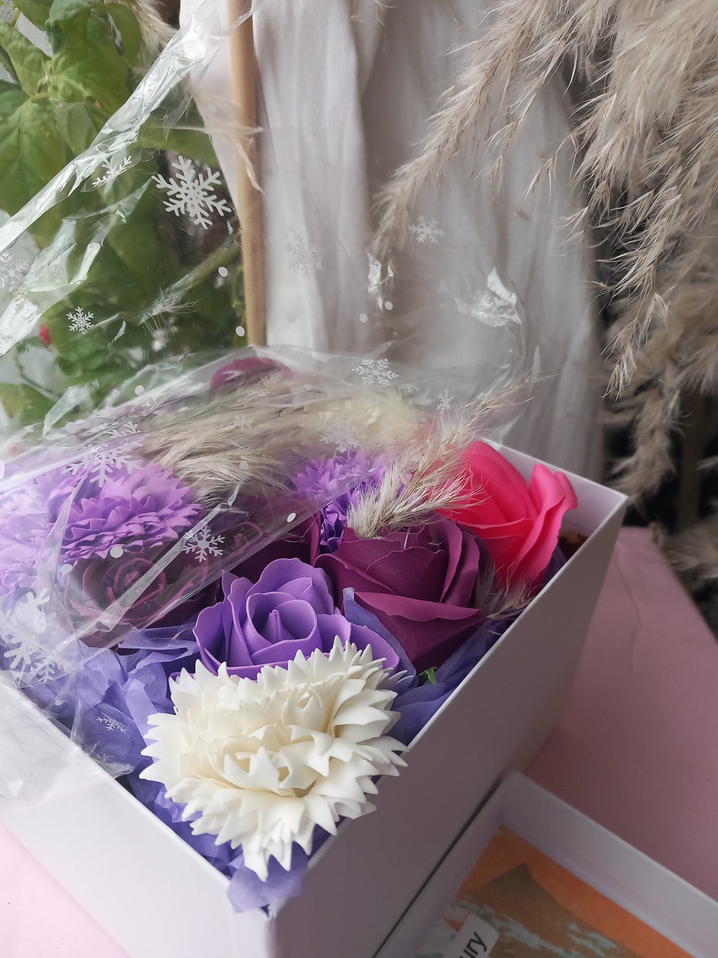 PURPLE SHADE MIX WHITE FLOWER SOAP IN WHITE DISPLAY BOX