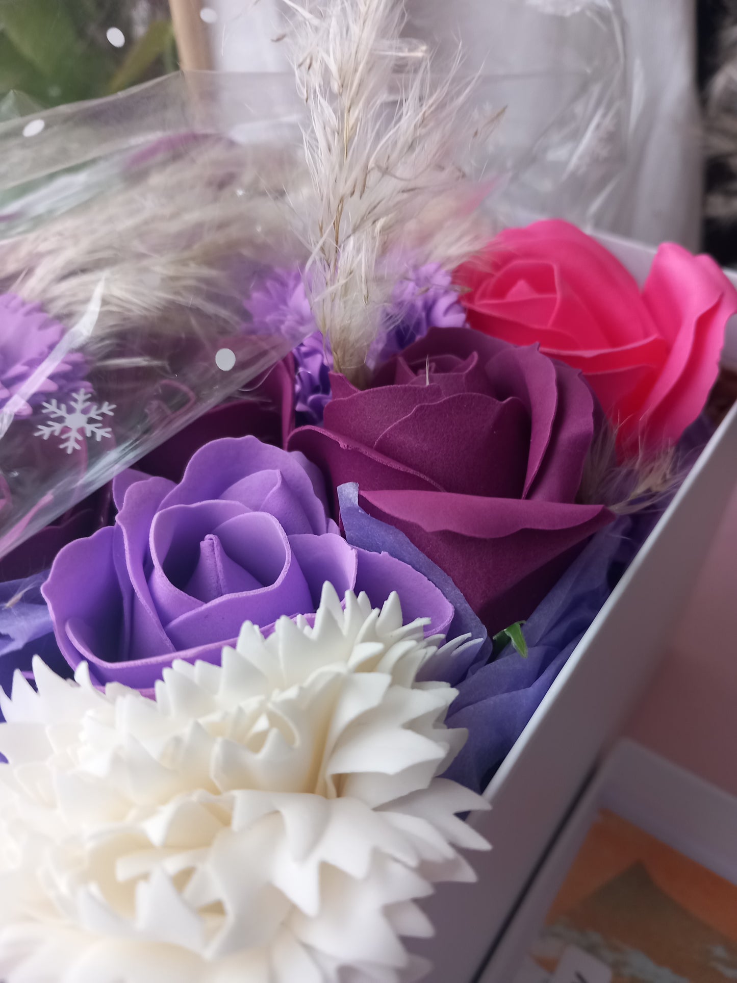 PURPLE SHADE MIX WHITE FLOWER SOAP IN WHITE DISPLAY BOX