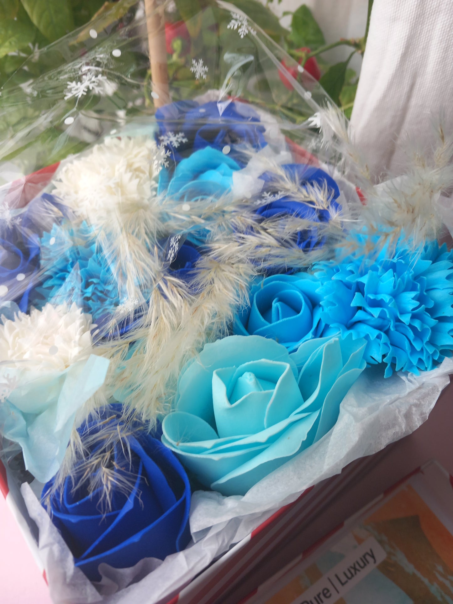 BLUE ON BLUE MIX WHITE FLOWER SOAP IN CANDY CANE DISPLAY BOX