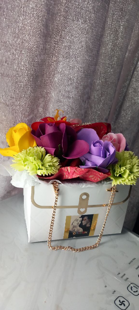 FLOWER SOAP PURSE IN WHITE